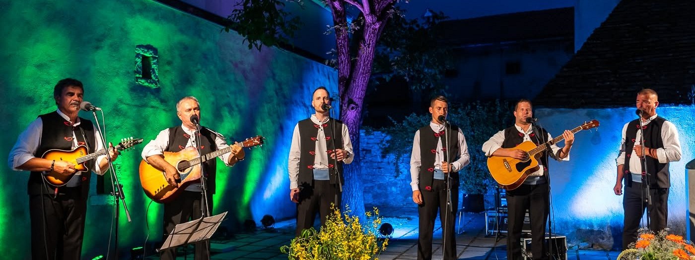 Večer dalmatinskih melodij s klapo Leut
