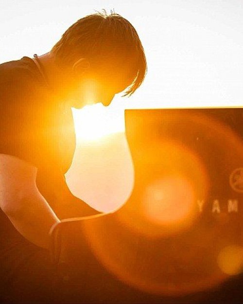 Jutranji klavirski koncert ob sončnem vzhodu v Ferrarijevem vrtu