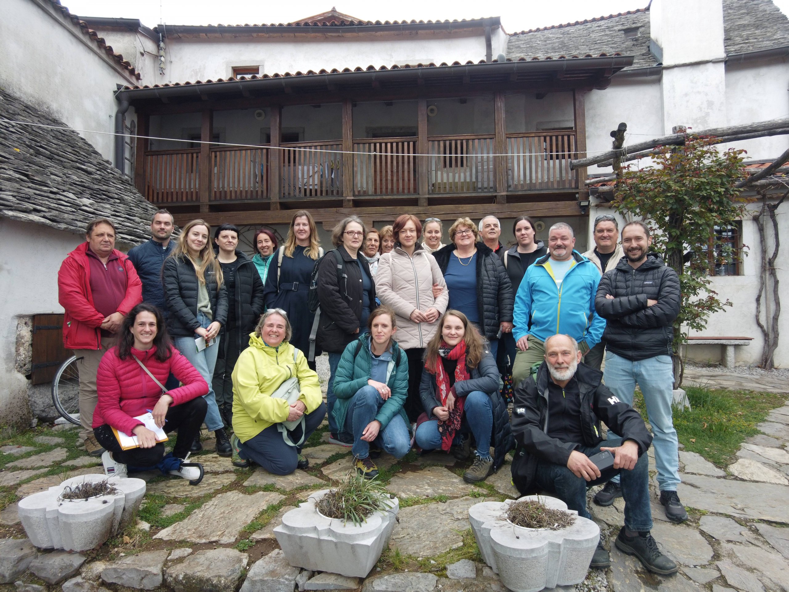 Kras in Brkini bogatejša za 17 lokalnih turističnih vodnikov