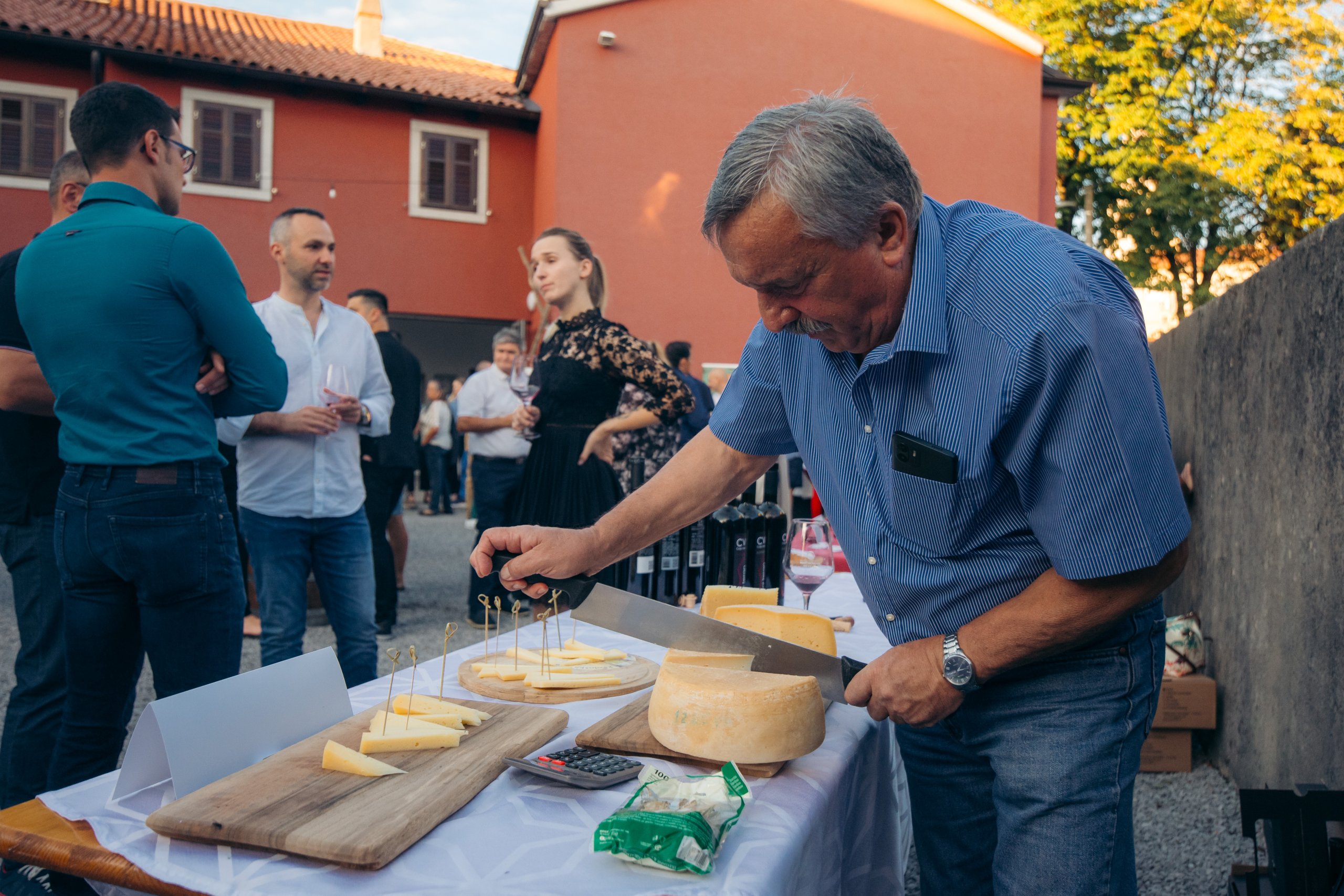 51. Praznik terana in pršuta: Sproščeno med pristnimi doživetji prijetnega vzdušja poletja na Krasu