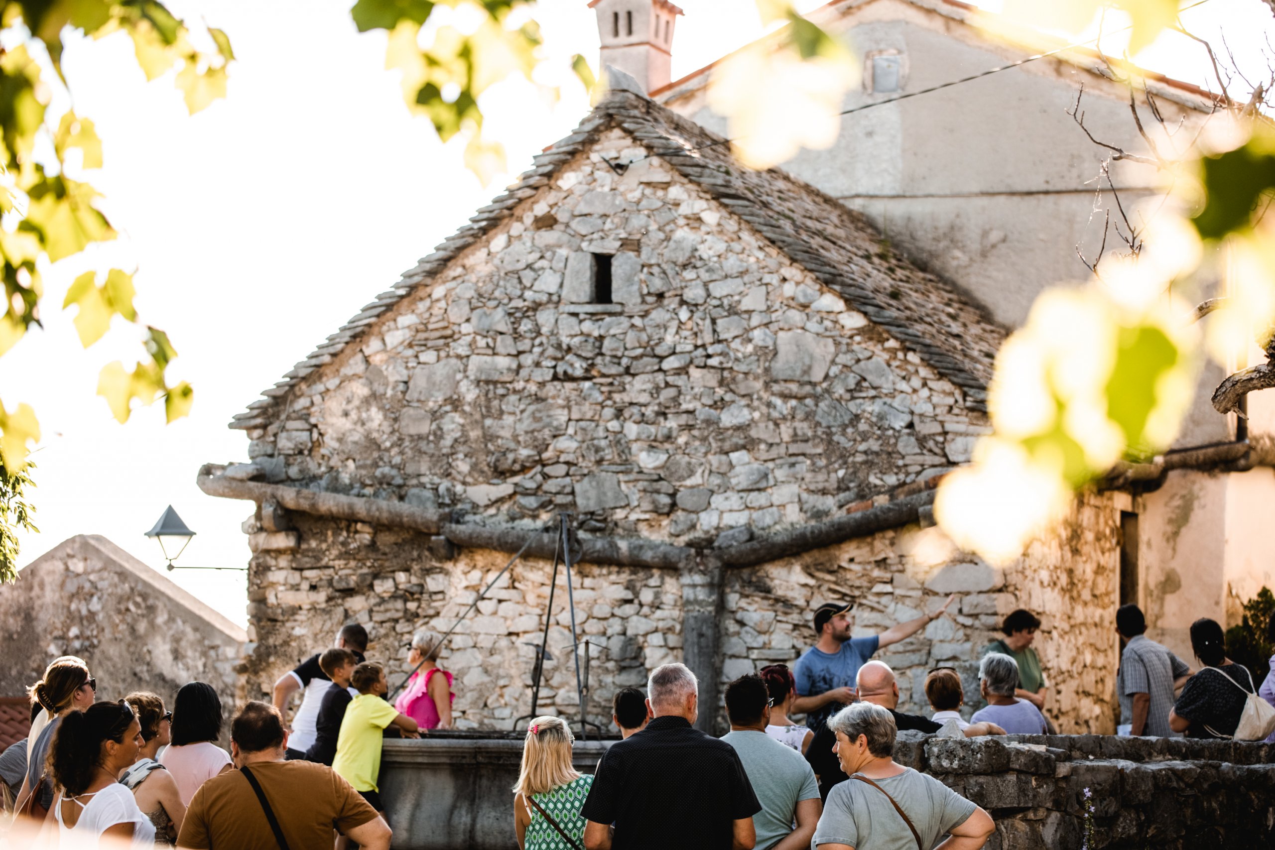 V veljavo je stopil nov odlok o turističnem vodenju