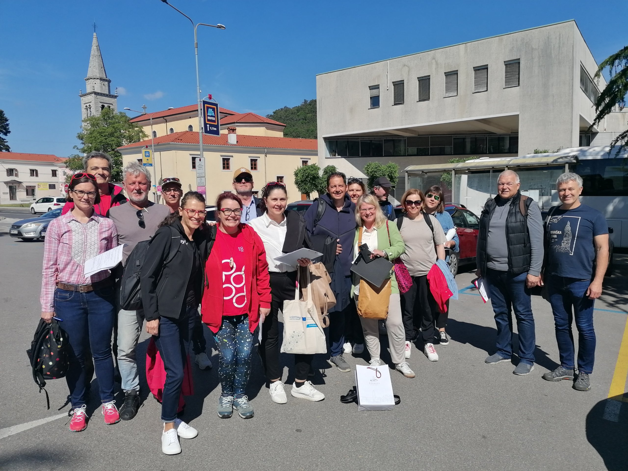 Nova skupina lokalnih turističnih vodnikov pripravljena na predstavljanje Krasa in Brkinov