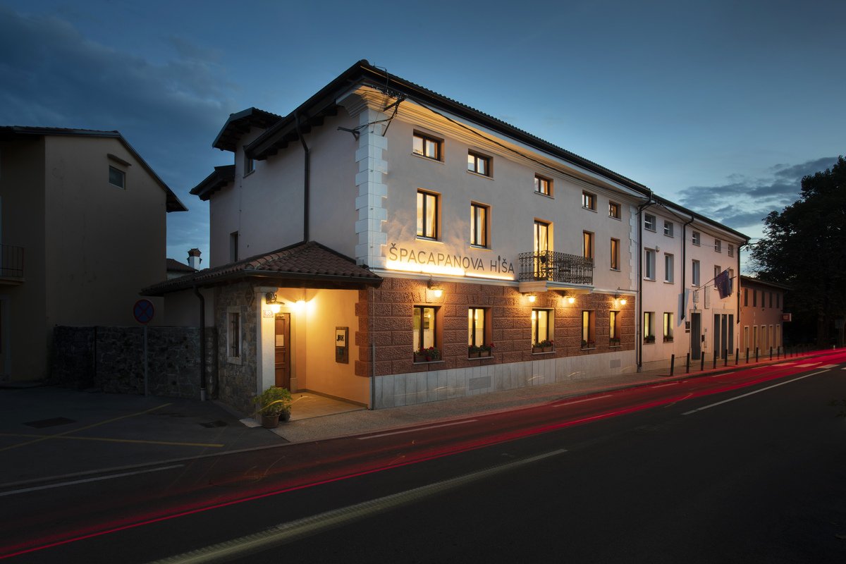 Špacapanova hiša (restaurant & wine cellar)